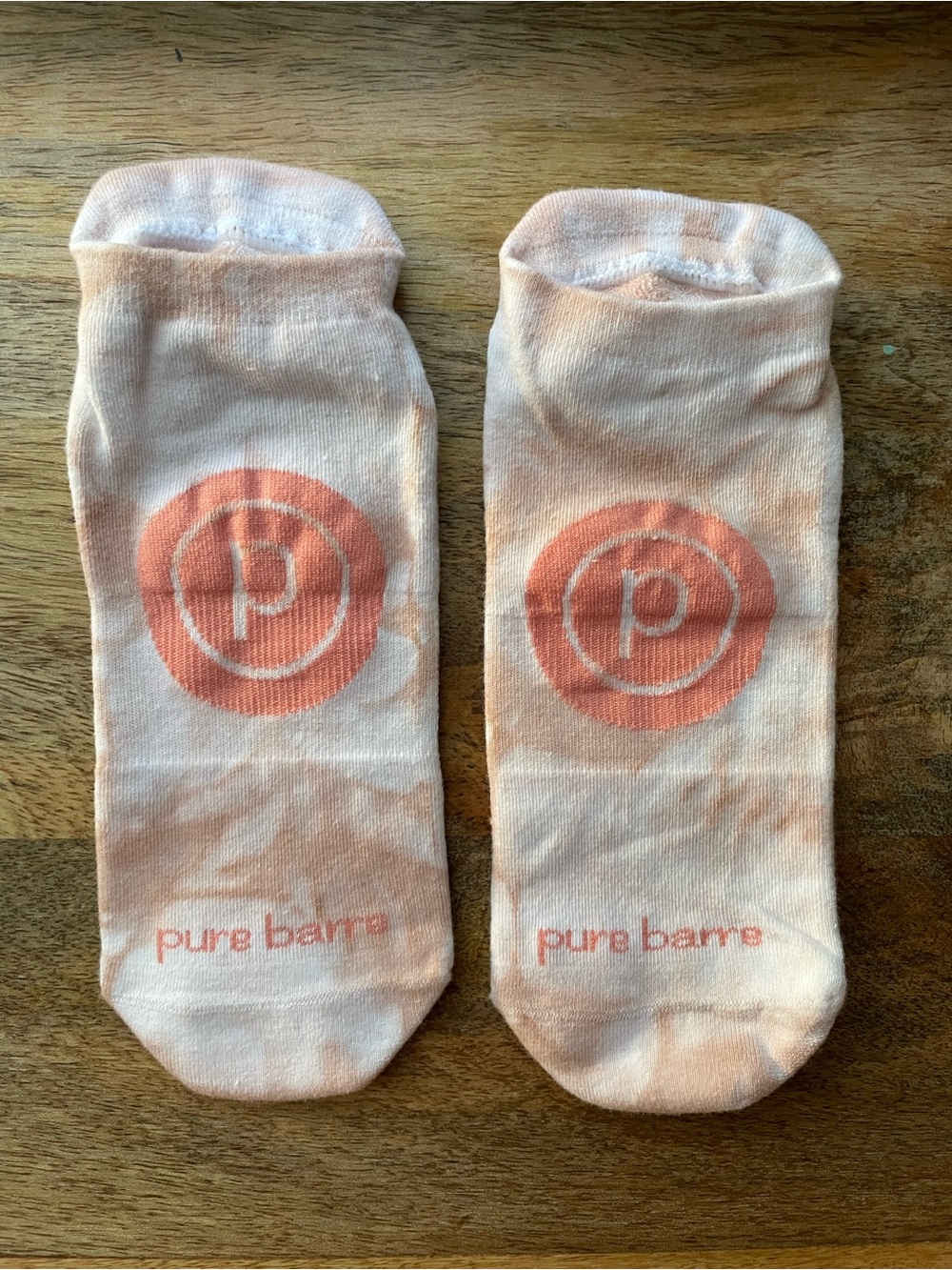 Pure Barre by TAVI Peach Tie Dye Low Rise Grip Socks NWOT - Picture 2 of 2